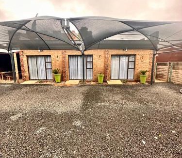 Matjhabeng House | Janneman Se Leeuwyfie B&B