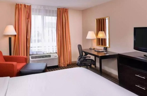 South San Francisco House | Just What You Were Looking For! Free Breakfast, Near Shops at Tanforan