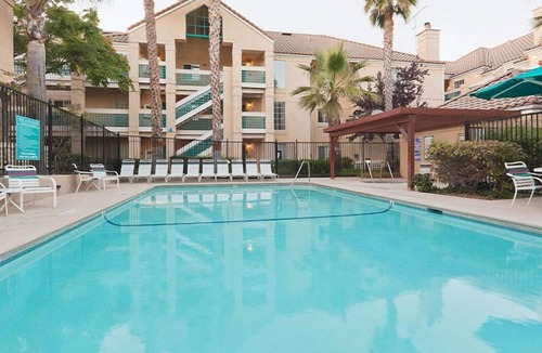 San Bruno Hotel | Just What You Were Looking For! Free Breakfast, Onsite Pool, Parking