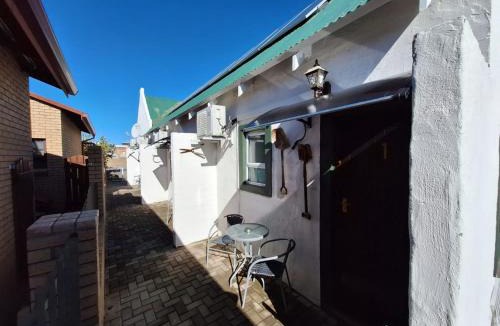 Orania House | Kairos Guesthouse Orania