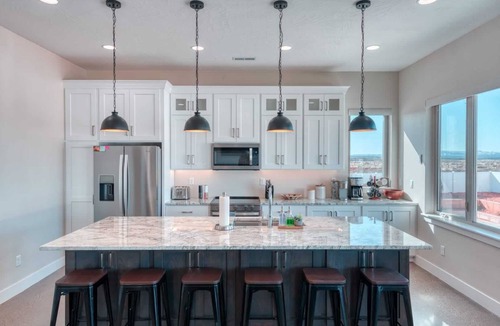 Kanab House | Kanab Vacation Home with Private Pool, Hot Tub, Pickleball and Basketball courts. Centrally located to Zion National Park and Bryce Canyon!