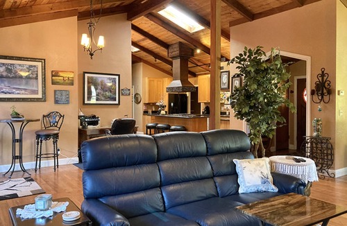 Mendocino House | Karen`s Ferngully - located down the road from the beautiful town of Mendocino