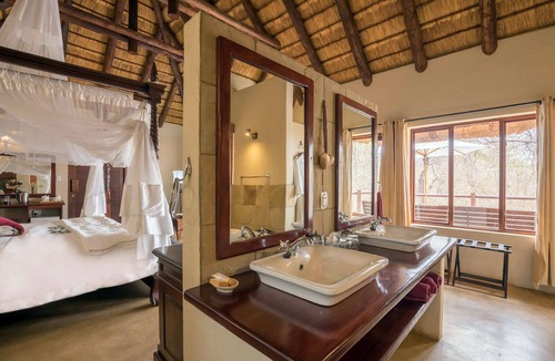 Maruleng Cabin | Karongwe- Shiduli Safari Lodge