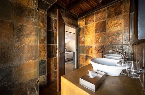 Maruleng Cabin | Karongwe- Shiduli Safari Lodge