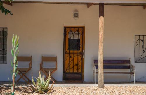 Ladismith Apartment | Karoobossie Self catering