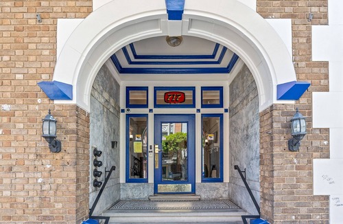 Lower Nob Hill Apartment | Kasa La Monarca | Inviting Studio in San Francisco, Enjoy Local Eateries