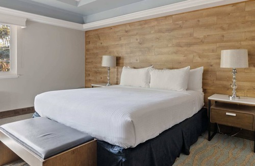 San Jose Apartment | Kasa The Row | All the Entertainment You Need, Superior King