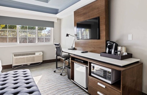 San Jose Apartment | Kasa The Row | Enjoy Self Check-in, Superior King