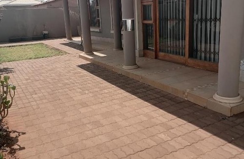 Katlehong House | Kathorus Short Term Rentals