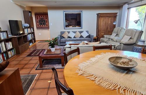Wilderness House | Kaya Cabhozi at 306-on-HeightsRoad