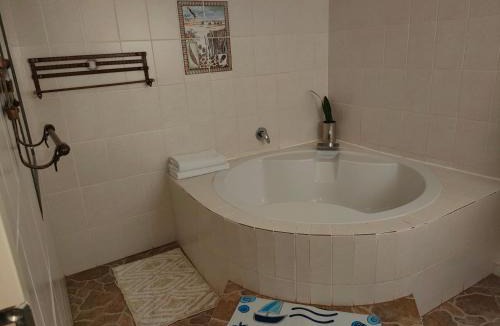 Moses Kotane House | Kea bed and breakfast