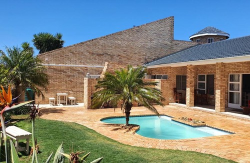 Bluewater Bay House | Kelzane Guesthouse