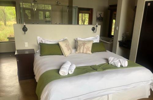 Pilanesberg National Park Cabin | Kgorogoro Lodge