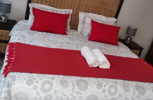 Bloemfontein Apartment | Khanya Room