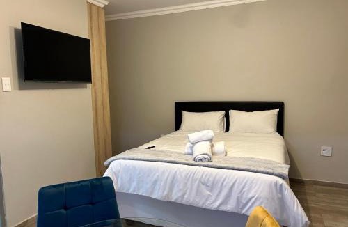 Emfuleni House | Khayalethu Guest House