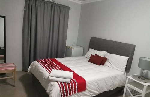 Khayelitsha Bed & Breakfast | KHIWA bnb