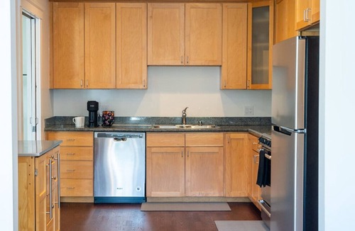 Lower Haight Apartment | King Bed Studio w/Full Kitchen in Lower Haight