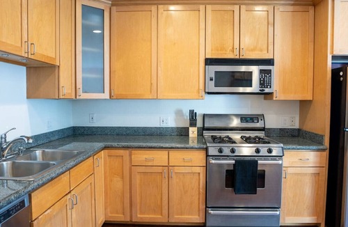 Lower Haight Apartment | King Bed Studio w/Full Kitchen in Lower Haight