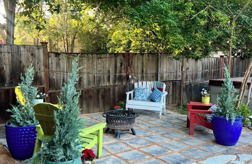 Southeastern Sacramento Cottage | King & Queen Suites, Hot Tub, Yard, Silkie Petting Zoo, WiFi, 5 Star