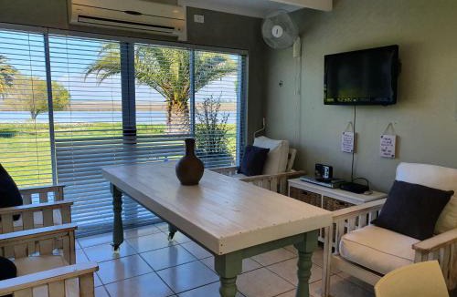 Velddrif Apartment | Kingfisher by the river - self catering