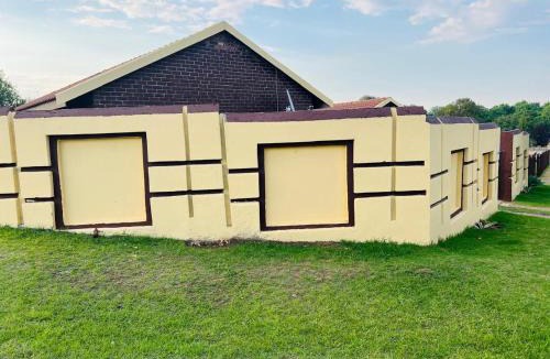 Ermelo House | KINGs' PALACE GUESTHOUSE