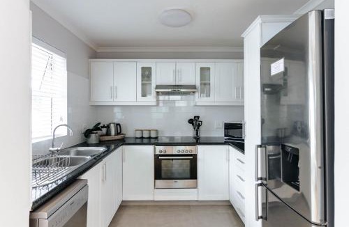 George Apartment | Kingswood Manor No.17