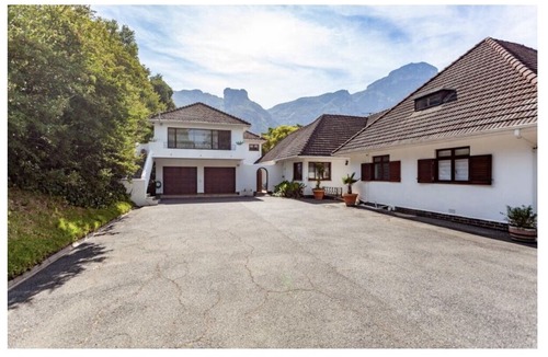 Newlands Apartment | Kirstenbosch Gardens Retreat Flat Let