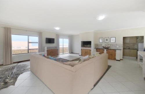 L'Agulhas House | Kitta In Struisbaai
