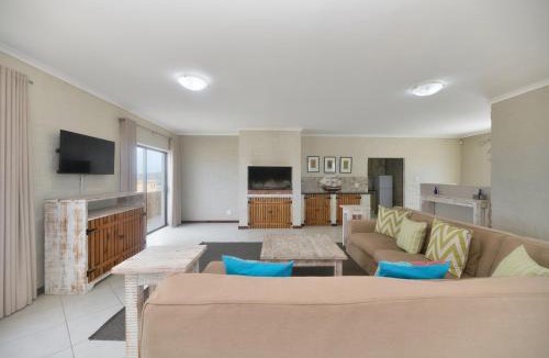 L'Agulhas House | Kitta In Struisbaai