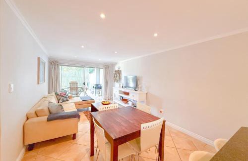 Knysna Apartment | Kloof Gardens: Pool Braai with Lagoon Views
