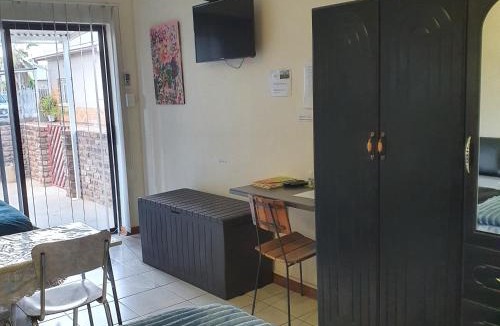 Prieska Apartment | KOL-IN SELF CATERING