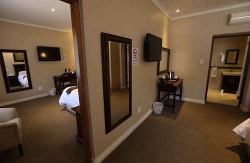 Komani House | Komani Resorts is a four star 18 room Boutique Hotel
