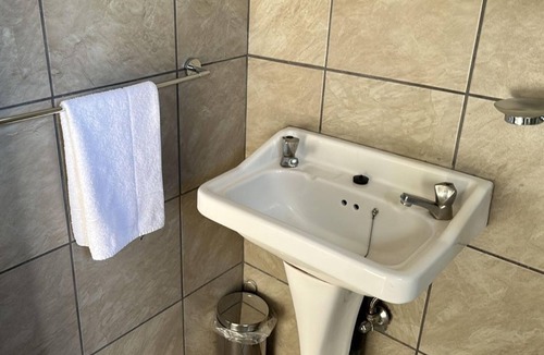 Ga-Segonyana Bed & Breakfast | Kuruman Lodge by Country Hotels