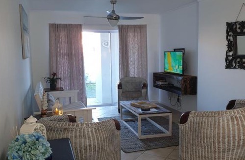 Gordons Bay Central Apartment | La Bella Blů