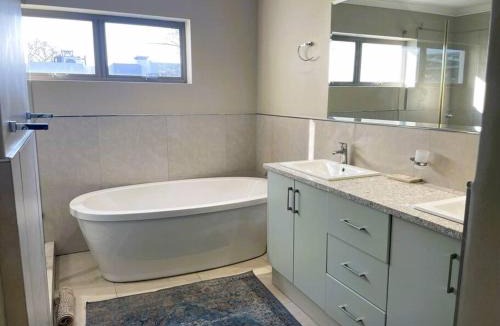 Stellenbosch Central Apartment | La Gratitude 3 Bedroom Apartment, Central