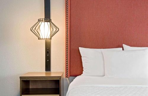 Downtown Hotel | La Quinta by Wyndham San Francisco Airport North - Free Airport Shuttle