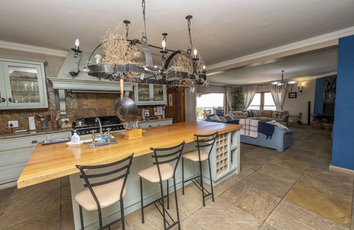 Mountainside Villa | La Vue Parfaite villa has fantastic views of sea and mountains.
