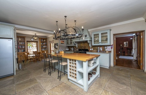 Mountainside Villa | La Vue Parfaite villa has fantastic views of sea and mountains.