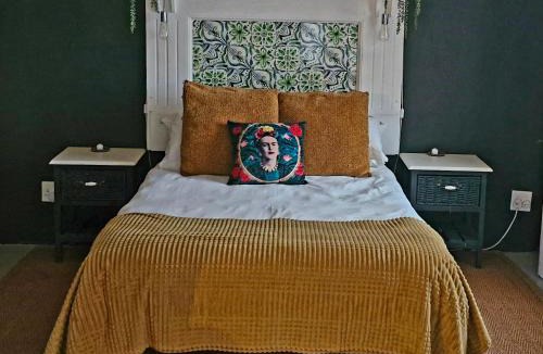 Port Elizabeth Apartment | LACASITA STANFORD Quirky self-catering accommodation