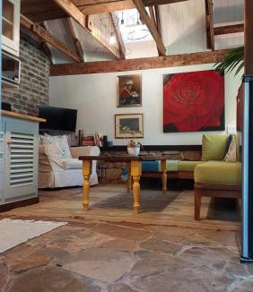 Hilton Apartment | Lacebark Cottage