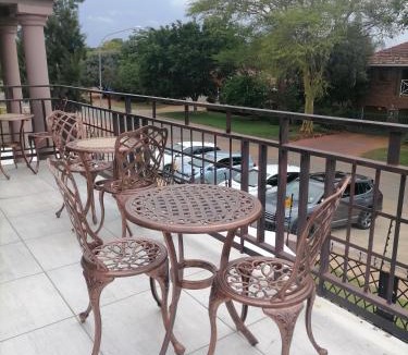 Flora Park Bed & Breakfast | Lady D Exclusive Abode