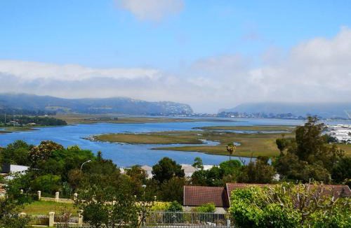 Old Place House | Lagoon View Accommodation