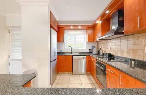 Knysna Apartment | Lagoon View Retreat-Stylish 2BR in Central Knysna