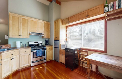Comstock Acres Cabin | Lake Tahoe Cabin with Hot Tub, Private Studio & Yard - Near Resorts