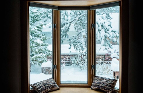 Al Tahoe Cabin | Lake Tahoe gem, 8 minutes to Heavenly, 3 blocks to the Lake and Regan Park