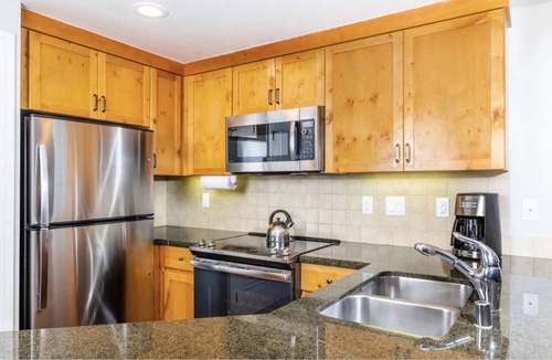 Lakeside Park Resort | Lake Tahoe-Marriott-LUXURY-SKI IN/SKI OUT-60% OFF-Pool, Jacuzzi, Gym, GameRoom A