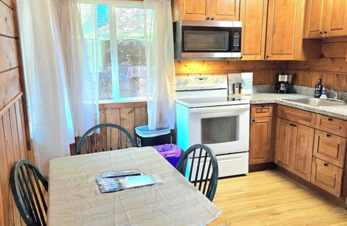 Cedar Ridge Cabin | Lake View* Studio King Bed w/Futon