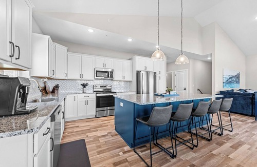 Indian Point House | Lake Views Hot Tub Arcade Luxury Family Escape