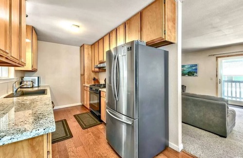 Al Tahoe House | Lake Views in 3bdr Family Home w/Hottub