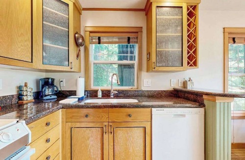 Florence House | Lakefront home with loft, two decks with amazing views, kayaks & dock access